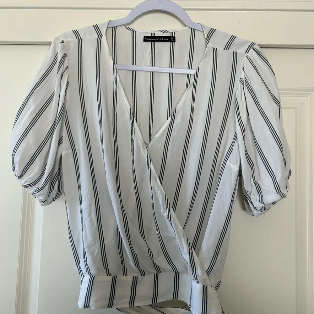 Abercrombie & Fitch White and Gray Puff Sleeve Wrap Blouse